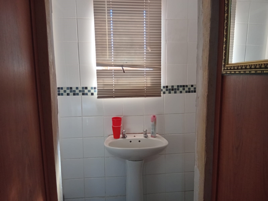 2 Bedroom Property for Sale in Kwa Nobuhle Eastern Cape